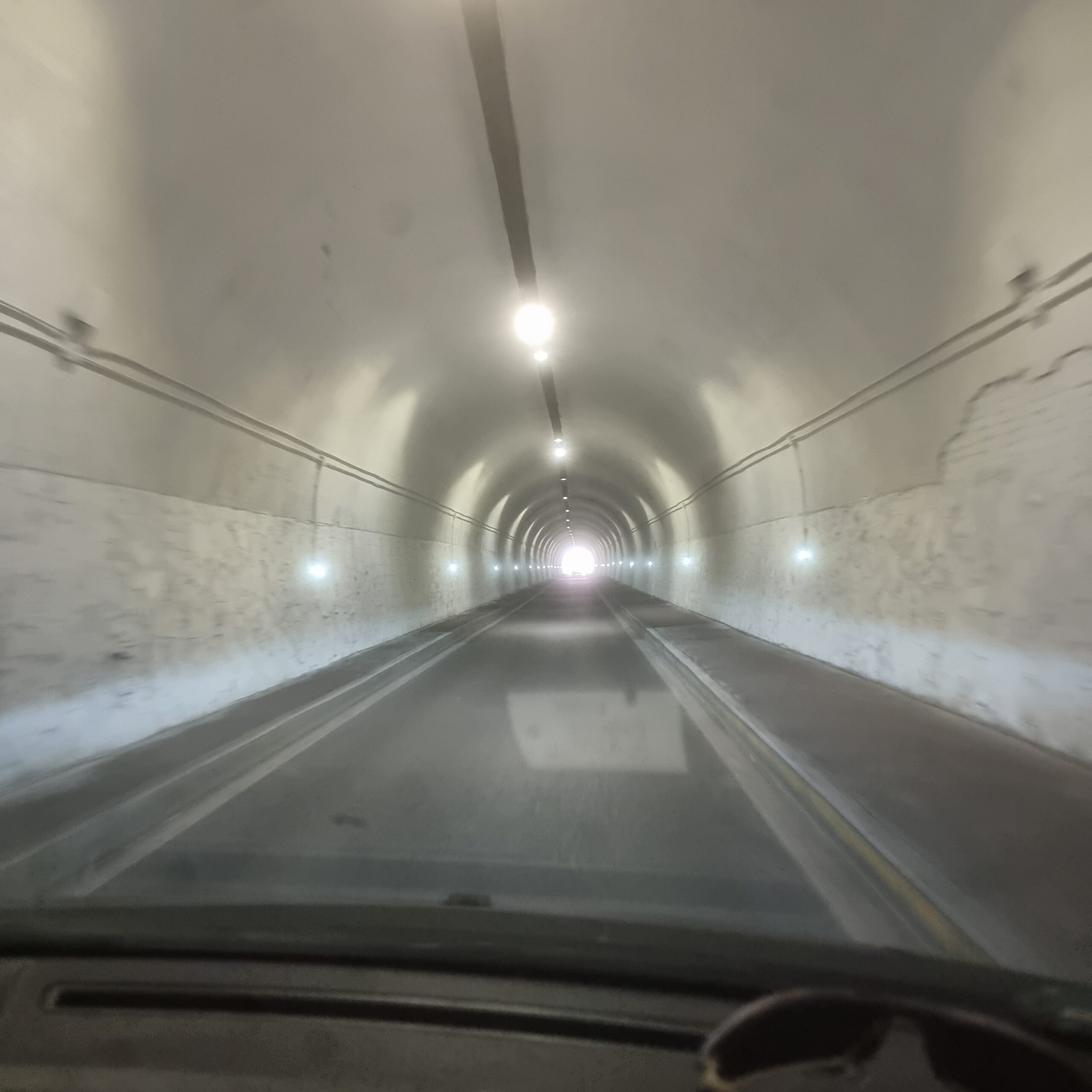Tunnel hell und freundlich